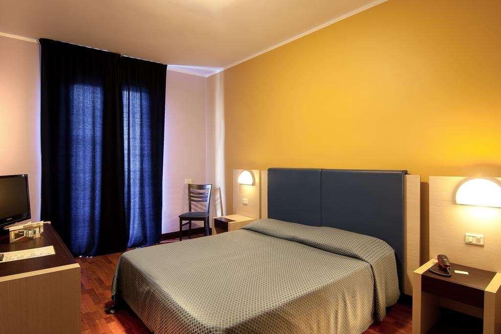 Hotel Leonardo Da Vinci Флоренция Стая снимка