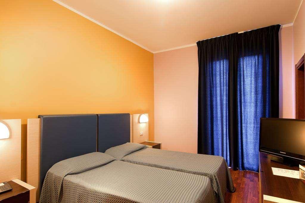 Hotel Leonardo Da Vinci Флоренция Стая снимка